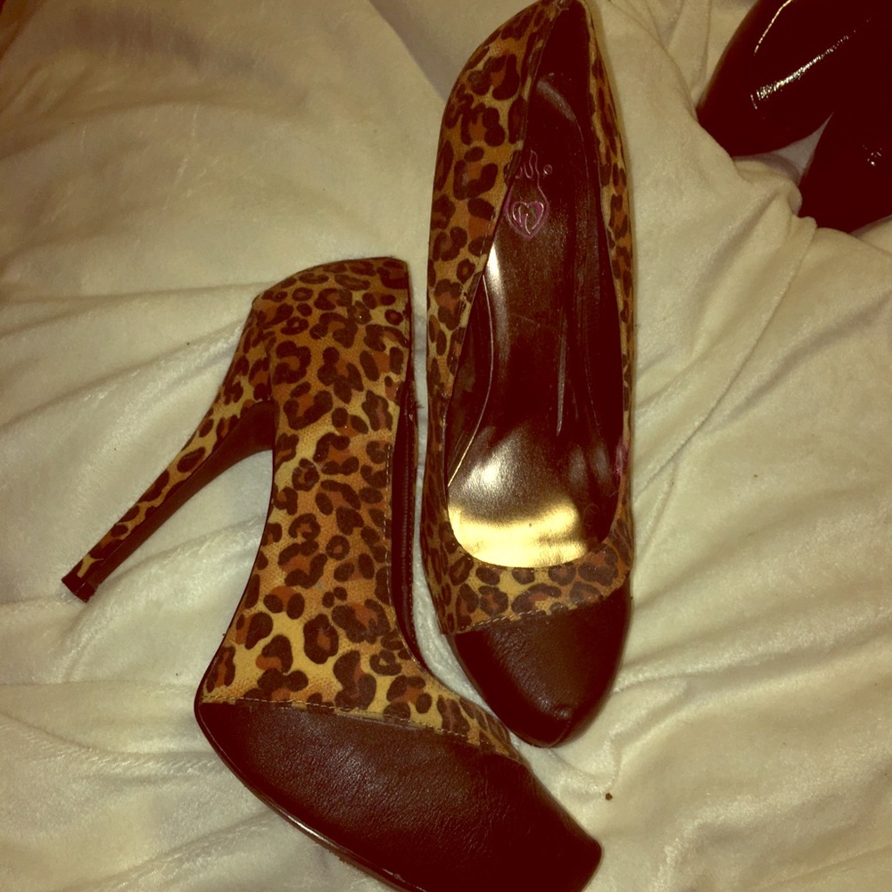 New Torrid size 9 platform cheetah print pumps fun